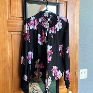 Venus Black Floral Keyhole Blouse sz 12